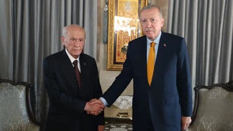 'Cumhur İttifakı'nda çatlak' iddiaları sonrası ilk buluşma: Erdoğan ve Bahçeli önce han çadırında, sonra Ahlat'taki evde bir araya geldi