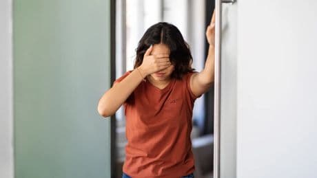 La enfermedad rara que ataca más a las mujeres y puede provocar vértigos