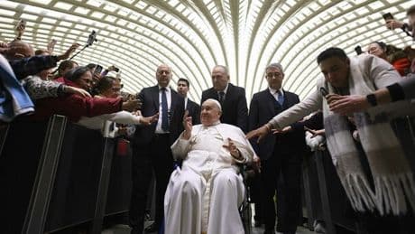 Papa Francesco morto, lo pneumologo: «Insufficienza respiratoria ha compromesso il cuore», dal ricovero al Gemelli alla polmonite bilaterale