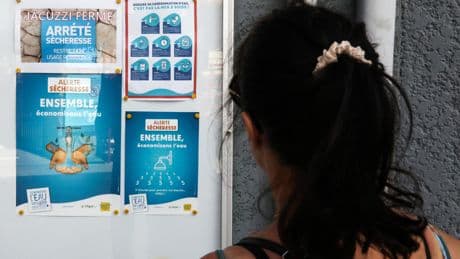 Suppressions des douches sur les plages, traque des fuites... Avec la sécheresse, ce qui attend les vacanciers cet été