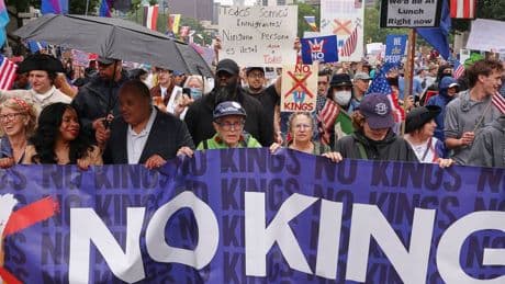 Parade und Proteste: „No Kings“ – Landesweite Proteste gegen Trump kommen in Gang