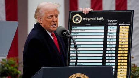 Trump abre la puerta a suavizar los aranceles para amortiguar el impacto en los fabricantes de coches en EEUU