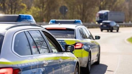 A52 bei Mettmann: Polizei stoppt Hochzeitskorso nach Schüssen aus dem Autofenster