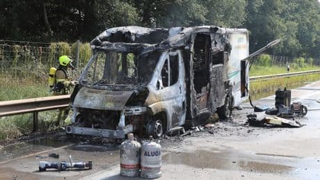 Wohnmobil auf Autobahn ausgebrannt - Plötzlich drang Rauch aus dem Armaturenbrett