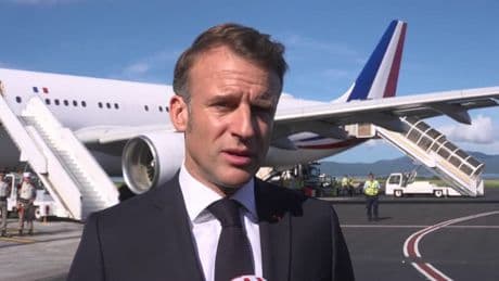 Cyclone Chido: arrivé à Mayotte, Emmanuel Macron veut "donner le cap de la reconstruction"