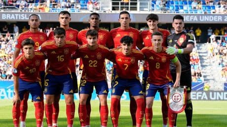 España sub-21 remonta a Rumanía rumbo a cuartos ya sin el capitán Turrientes sobre el verde