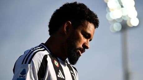 <p>Douglas Luiz, la polemica social irrita la Juve. Parole mirate, l'obiettivo &egrave; uno solo e costa caro</p>