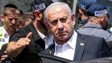 Bibi e il tutto o niente. Negoziatori eliminati ma ostaggi a rischio. Il ruolo del Fantasma