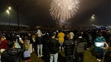 Feuerwerk über dem Rhein: Das war das spektakuläre Finale des Japan-Tags in Düsseldorf