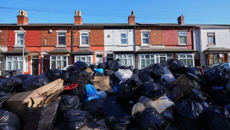 La peste de Birmingham: una huelga de basuras revela el deterioro de las ciudades inglesas y pone en aprietos a Starmer