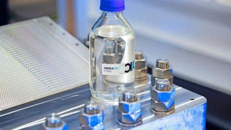 Klimaneutrales Fliegen: Europas größte Anlage für E-Kerosin eingeweiht
