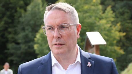 Alexander Schweitzer für stärkere Besteuerung von Reichen
