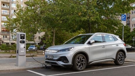 BYD acecha Tesla en la carrera mundial del coche eléctrico