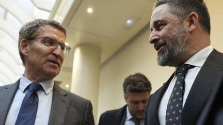 Feijóo se lanza a arrebatar a Abascal las banderas de la inmigración y el campo