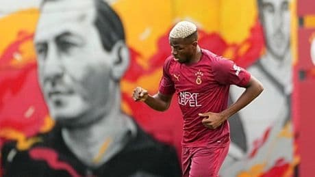 Osimhen Galatasaray formasıyla ilk antrenmanına çıktı