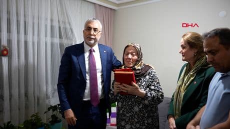Bakan Işıkhan'dan 15 Temmuz şehidinin ailesine ziyaret
