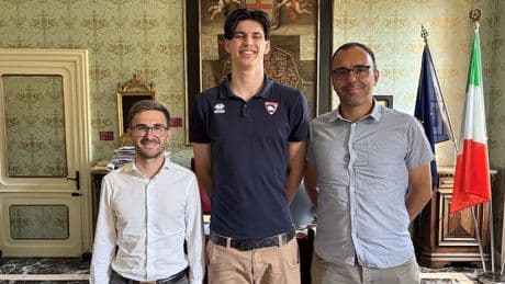 <p>Riccardo Pavese accolto ad Alba dal Sindaco per il secondo posto ai Nazionali U17 di Basket</p>