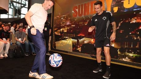 Wie macht er das denn? - Juve-Legende zaubert mit Freestylern