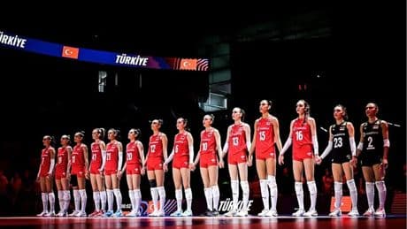 A Milli Kadın Voleybol Takımı, Dünya Şampiyonası hazırlıkları için Antalya'ya gitti