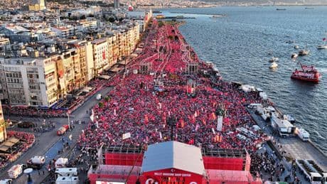 İzmir’de Millet İradesine Saygı mitingi | Özgür Özel’den Erdoğan’a: Senin zulmüne teslim olmuyoruz