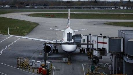 Londra'daki Heathrow Havalimanı'nda tehlikeli madde alarmı