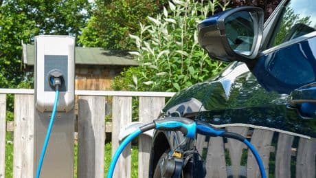 Verbrenner vs. Elektro-Auto: Wer siegt bei den Gesamtkosten?