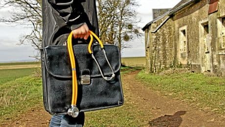 Pénurie de médecins et déserts médicaux : d’autres solutions s’imposent !