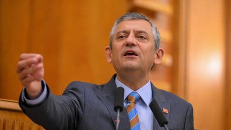 CHP'nin kurultay davası ertelendi, Özgür Özel'den ilk açıklama geldi