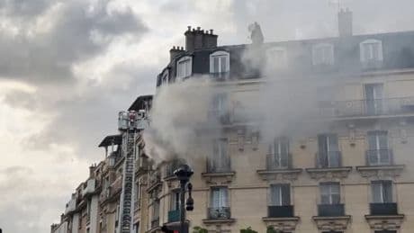 Paris: un incendie se déclare dans un immeuble près de la station de métro Balard