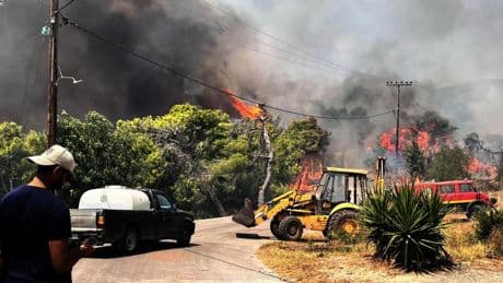 Más de cien incendios activos en Grecia por una “mezcla explosiva” de fuertes vientos y sequía