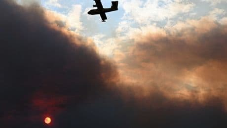 Incendies dans l’Aude : face aux flammes, les pompiers en manque de moyens