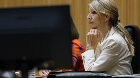 El bloqueo de Junts amenaza con retrasar la reducción de jornada a 2027 pese a la presión de Yolanda Díaz con el registro horario
