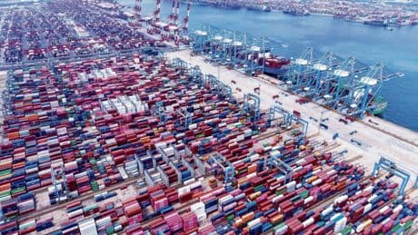 Droit de douane : Donald Trump exécute son ultimatum en imposant des surtaxes punitives à plus de 90 pays au mépris du commerce mondial