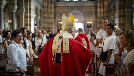 « Baptême blues » : ce que fait l’Église de France pour garder les nouveaux baptisés