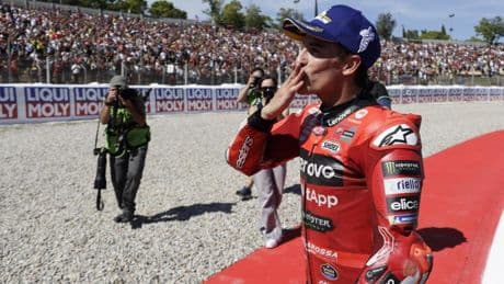 Marc Márquez, magnánimo con el error de Alex que le acerca al match-ball