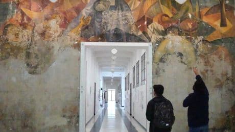 Quand l’intelligence artificielle restaure une fresque cachée depuis 70 ans en Colombie