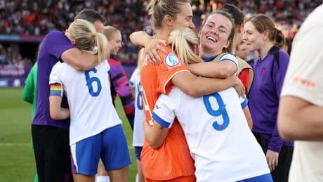 Beth Mead takes bragging rights over partner Vivianne Miedema after pre-match warning