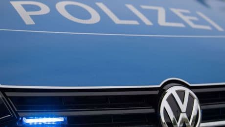 Kriminalität: 13-Jähriger wirft Fahrrad vor einfahrenden Zug