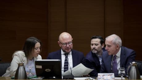 El PP matiza algunas exigencias de Vox sin perder su apoyo en las Cortes Valencianas