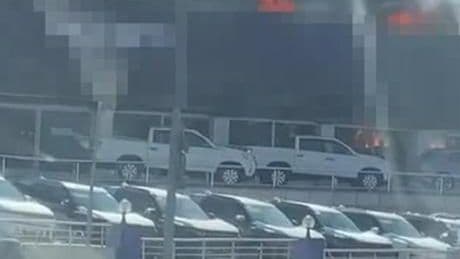 Son dakika: Pendik'te sıfır araç bayisinde yangın çıktı