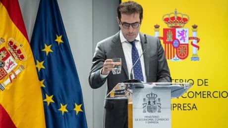 Un accionista de BBVA eleva a la Audiencia la consulta pública del Gobierno por la opa de BBVA sobre el Sabadell
