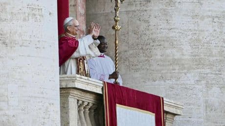 Nouveau pape : qui est Léon XIV, successeur de François