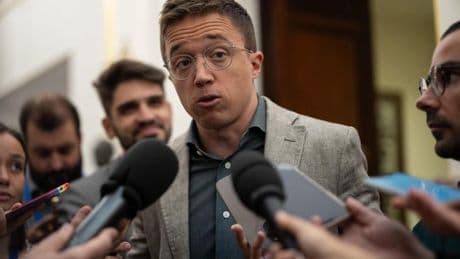 Errejón acusa a Mouliaá de coaccionar a una testigo y pide investigarla por obstrucción a la justicia