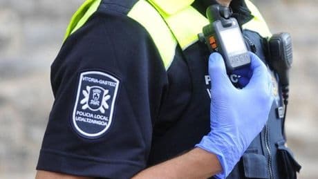 La Ertzaintza ya actúa con 900 cámaras individuales para grabar sus intervenciones