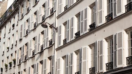 Canicule : le candidat aux municipales de 2026, Ian Brossat, veut voir des volets dans tous les logements parisiens