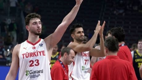 12 Dev Adam yarı final için parkede