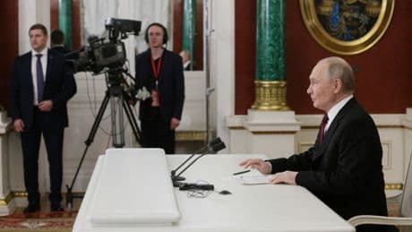 Guerre en Ukraine : à Istanbul, Poutine un absent bien présent pour les premières négociations directes entre Kiev et Moscou