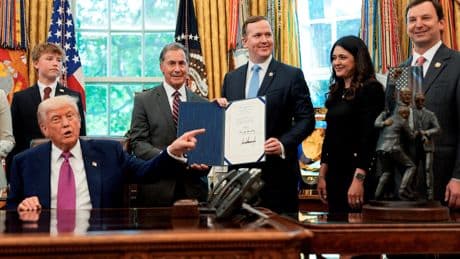 États-Unis : Trump signe un décret pour proposer aux clandestins des vols gratuits vers l'étranger