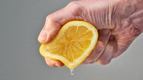 Bu tüyoyu bilen az! Limonun o özelliği mutfakta her şeyi değiştiriyor