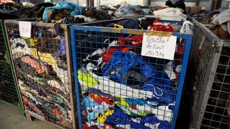 La collecte et le recyclage des textiles en danger, malgré la loi « fast fashion » - la tribune de François de Rugy et Laurent Lesage